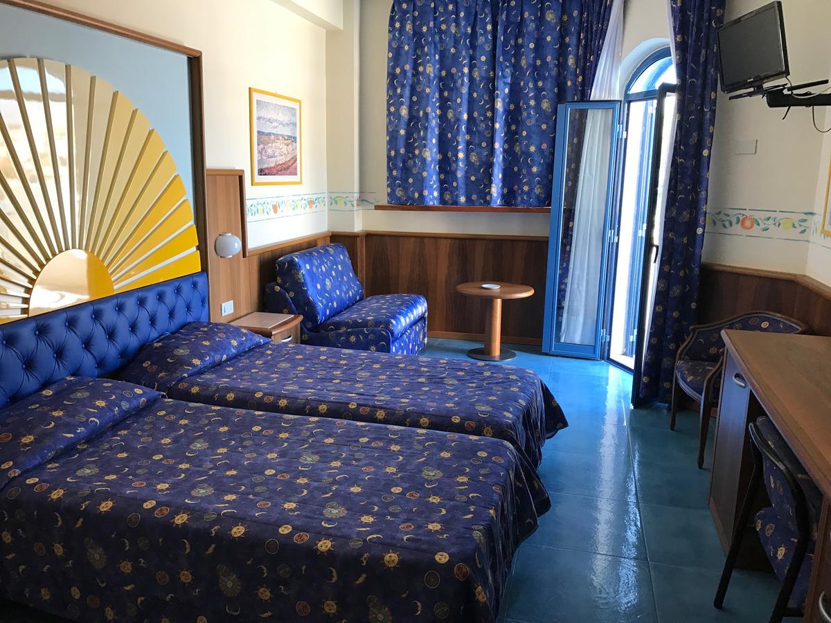 Sporting Baia Hotel Giardini Naxos Exterior foto
